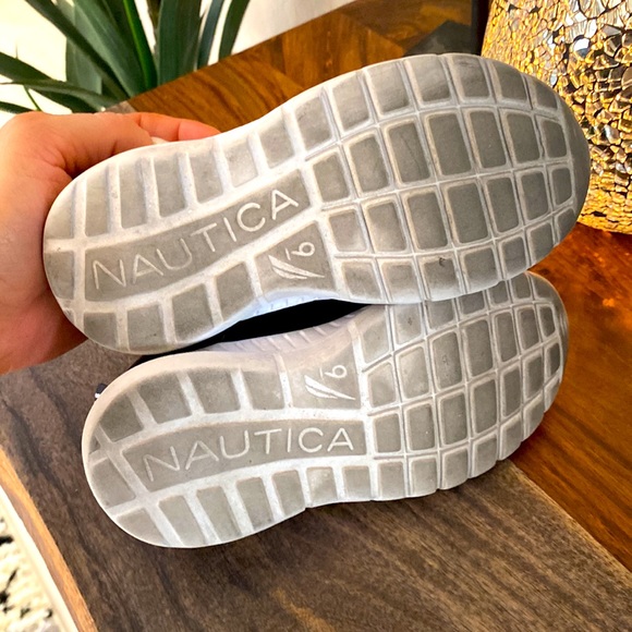 ❌SOLD❌ Little Girl’s Náutica slip on sneakers with multicolored sparkle design - Picture 8 of 8